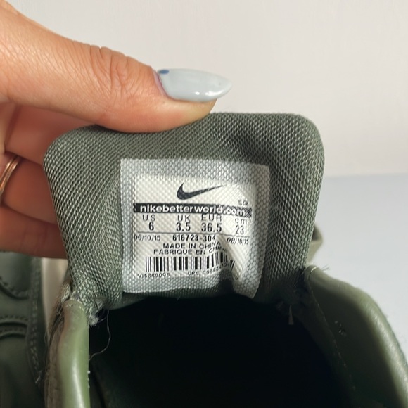 Air Max Thea Premium Sneakers (discontinued color) - Picture 4 of 4